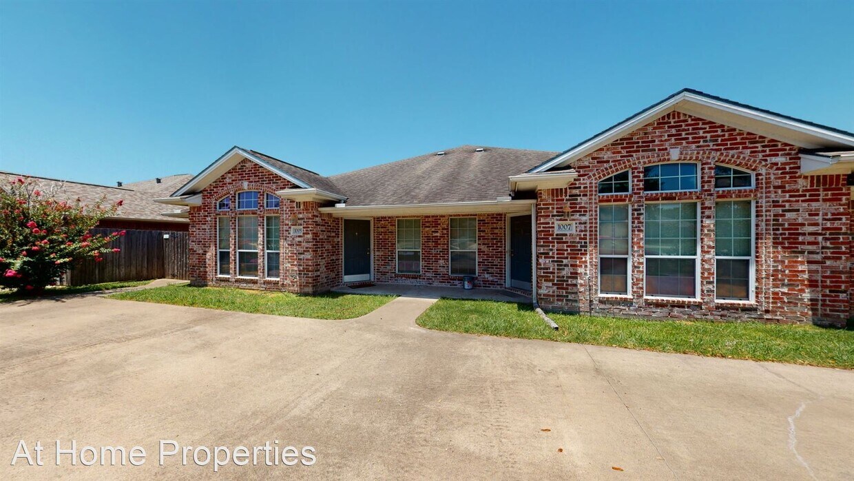Foto principal - 3 br, 3 bath House - 1007 Sun Meadow Court