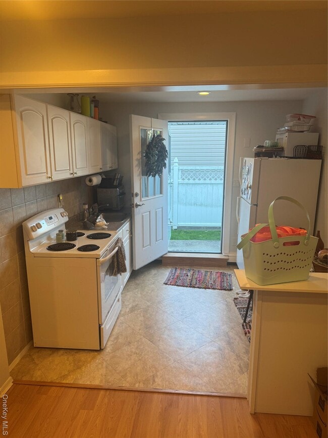 Building Photo - 845 Prescott Pl