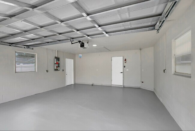 Foto del edificio - 8217 Simmons St