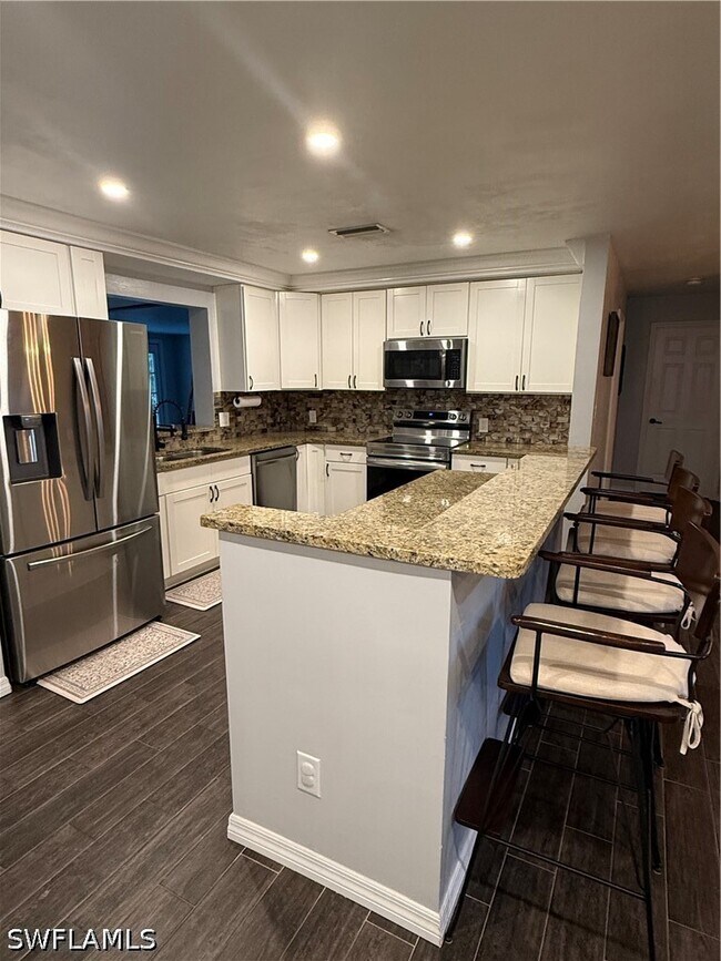 Foto del edificio - 235 Cypress Way W