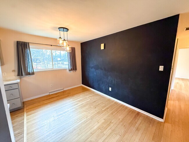 Building Photo - 9 Paradise Ln