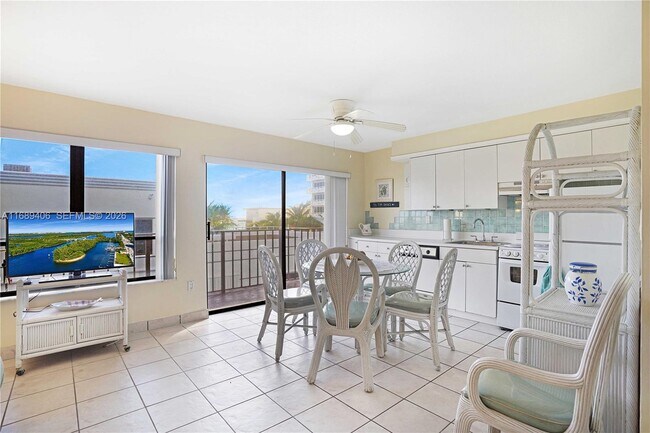 Foto del edificio - 3215 N Ocean Dr