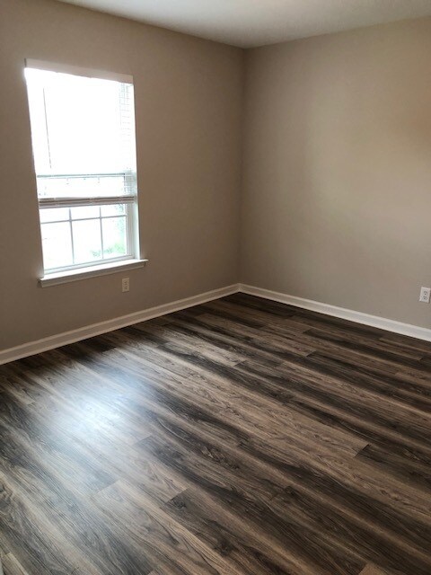 Foto del edificio - 323 Greendale Pl