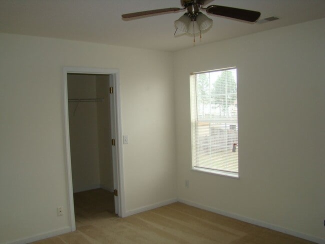 Building Photo - Summit