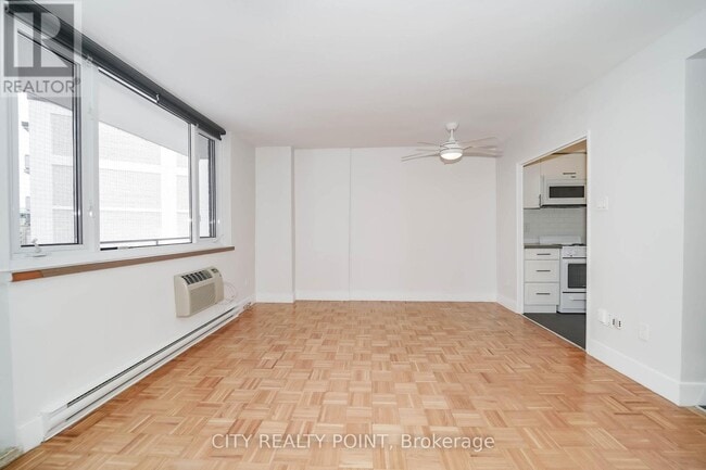 Building Photo - 55 Isabella St