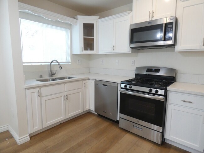 Foto del edificio - 6634 Hazeltine Ave