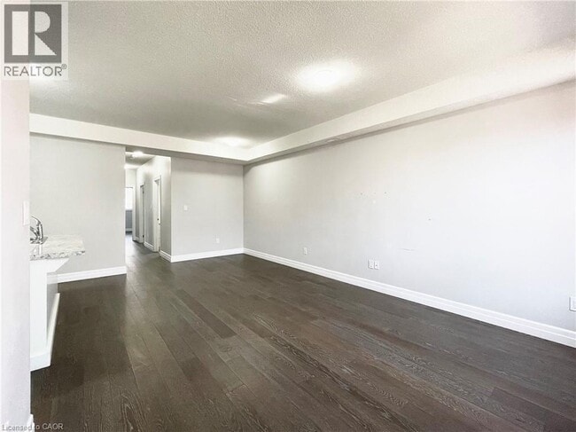 Building Photo - 44 FOURTH Avenue Unit# 2 LOWER