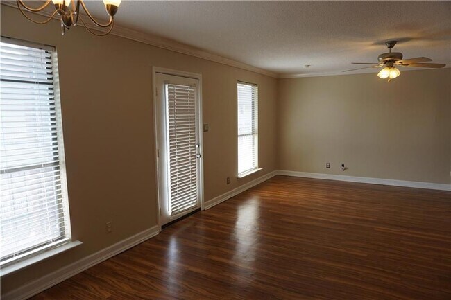 Foto del edificio - 1444 Carrollton Ave