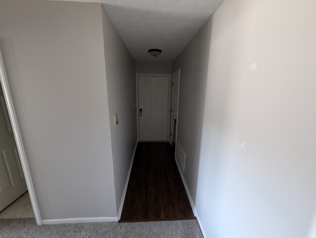 Entry hall - 1042 Timber Creek Dr
