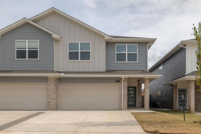 Foto del edificio - Luxury BRAND NEW 3 Bedroom 2.5 Bathroom Du...