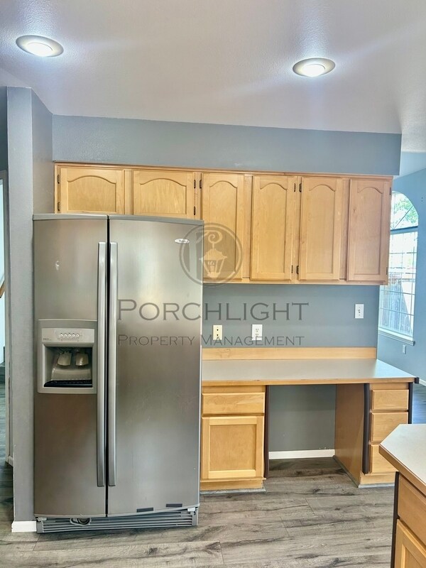 Building Photo - 804 E Maberry Dr