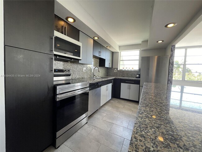 Foto del edificio - 2751 Taft St