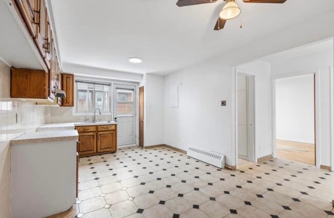 Building Photo - 9559 Av Millen