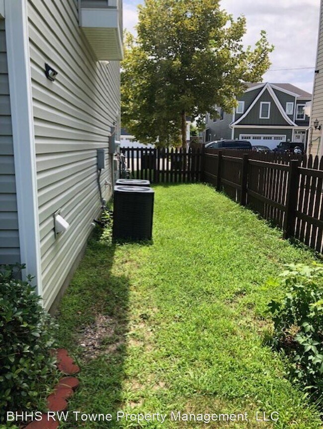 Building Photo - 3 br, 2.5 bath House - 404 Norfolk Ave #B