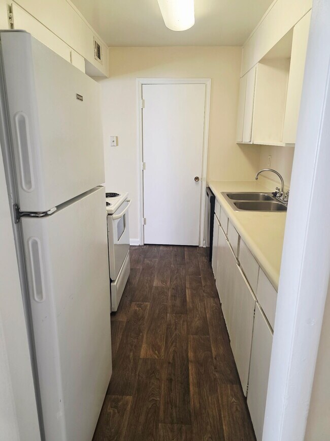 Foto del edificio - Hartwell Cove Apartments