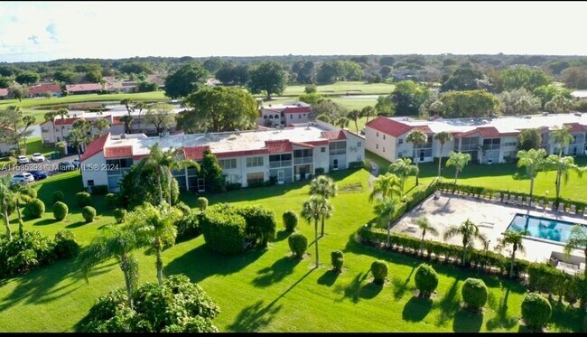 Foto del edificio - 7435 Woodmont Terrace