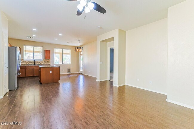 Foto del edificio - 1554 E Prickly Pear Pl