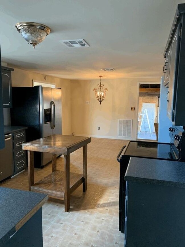 Building Photo - 3 Bed / 1 Bath in Oologah!
