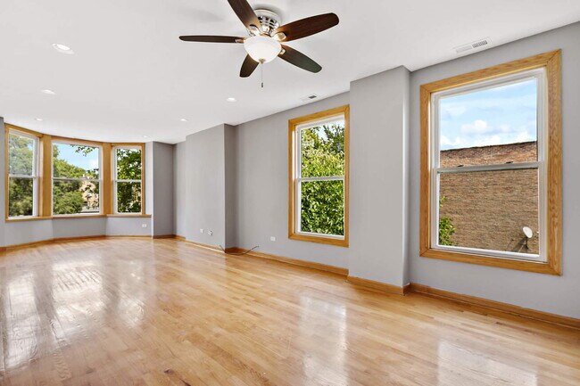Foto del edificio - 427 E 42nd Pl