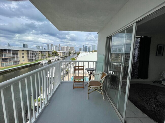 Foto del edificio - 3527 NE 168th St