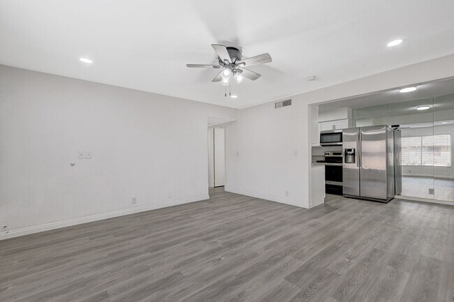 Foto del edificio - Affordable 2 Bedroom 1 Bathroom In Central...