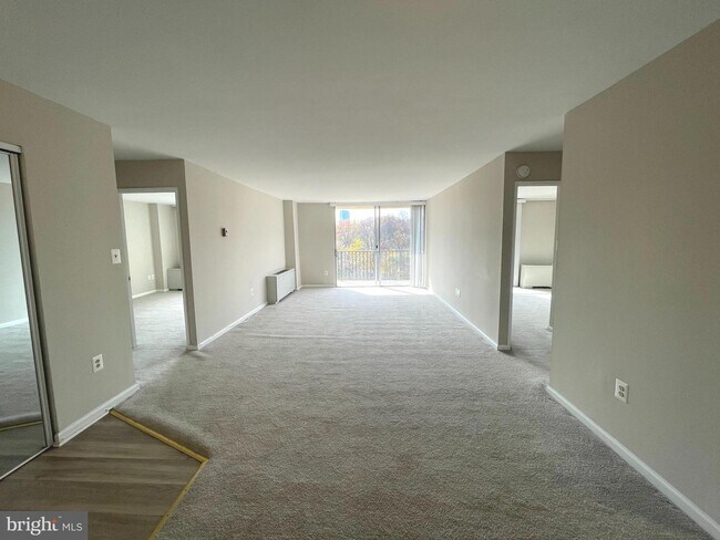 Building Photo - 4600 S Four Mile Run Dr
