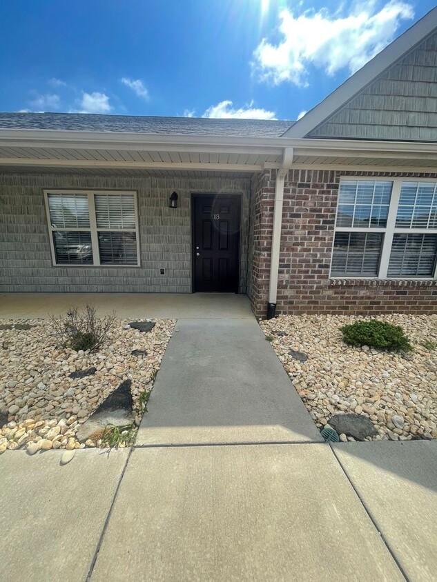 Primary Photo - Starhill Apartments