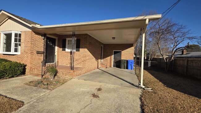 Foto del edificio - Updated 3-Bedroom Home with Open Layout and Large Backyard