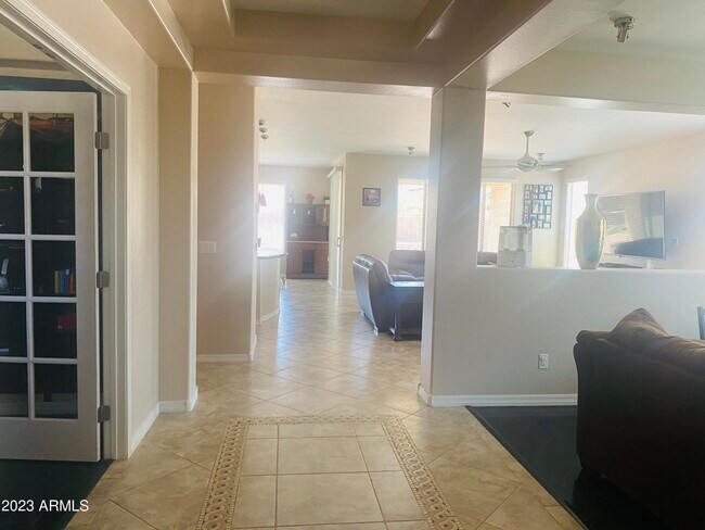 Building Photo - 453 W Lantana Pl