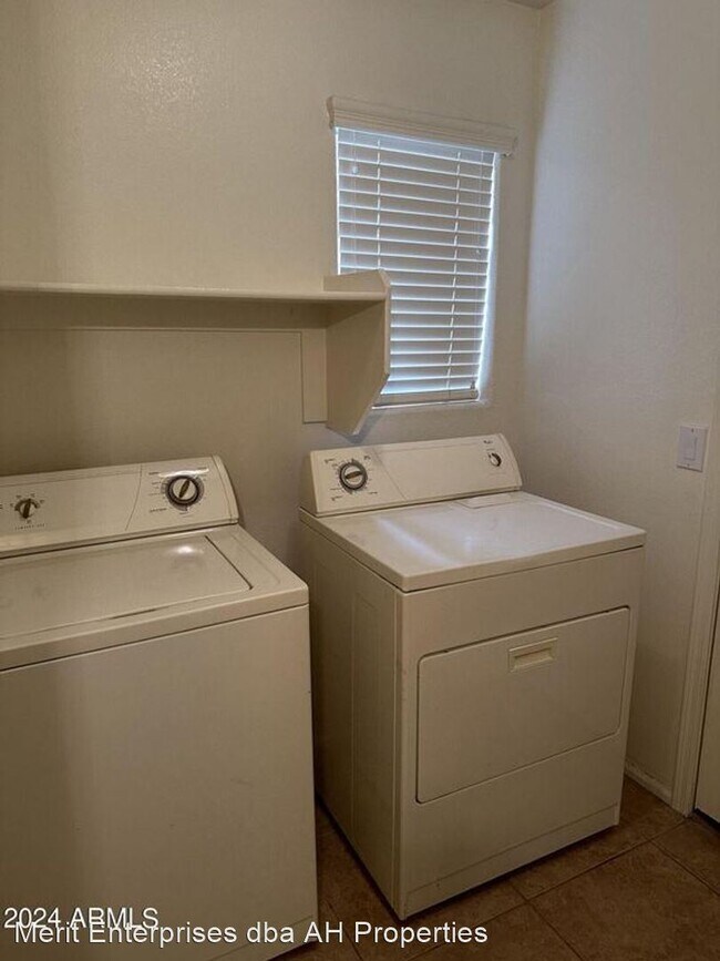 Foto del edificio - 4 br, 2.5 bath House - 42303 W CHAMBERS DR