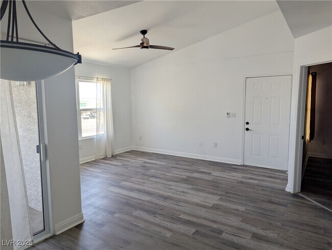 Foto del edificio - 7255 W Sunset Rd