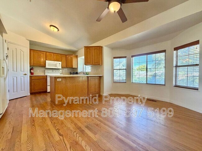 Building Photo - 717 E Hundley Hvn Cir