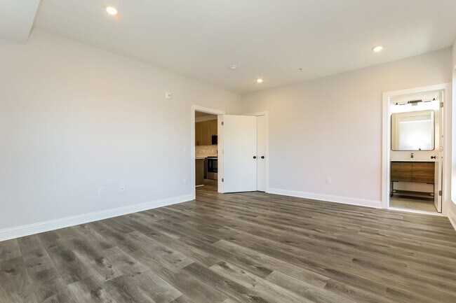 Building Photo - 953 Belmont Ave