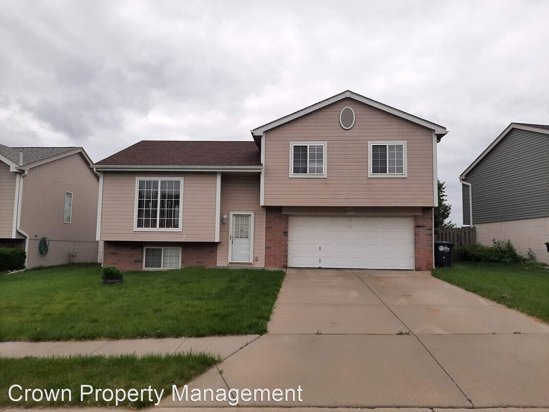Primary Photo - 3 br, 2 bath House - 11721 Newport Ave