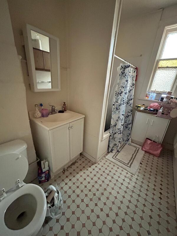 Primary Photo - 319 N Pinckney St
