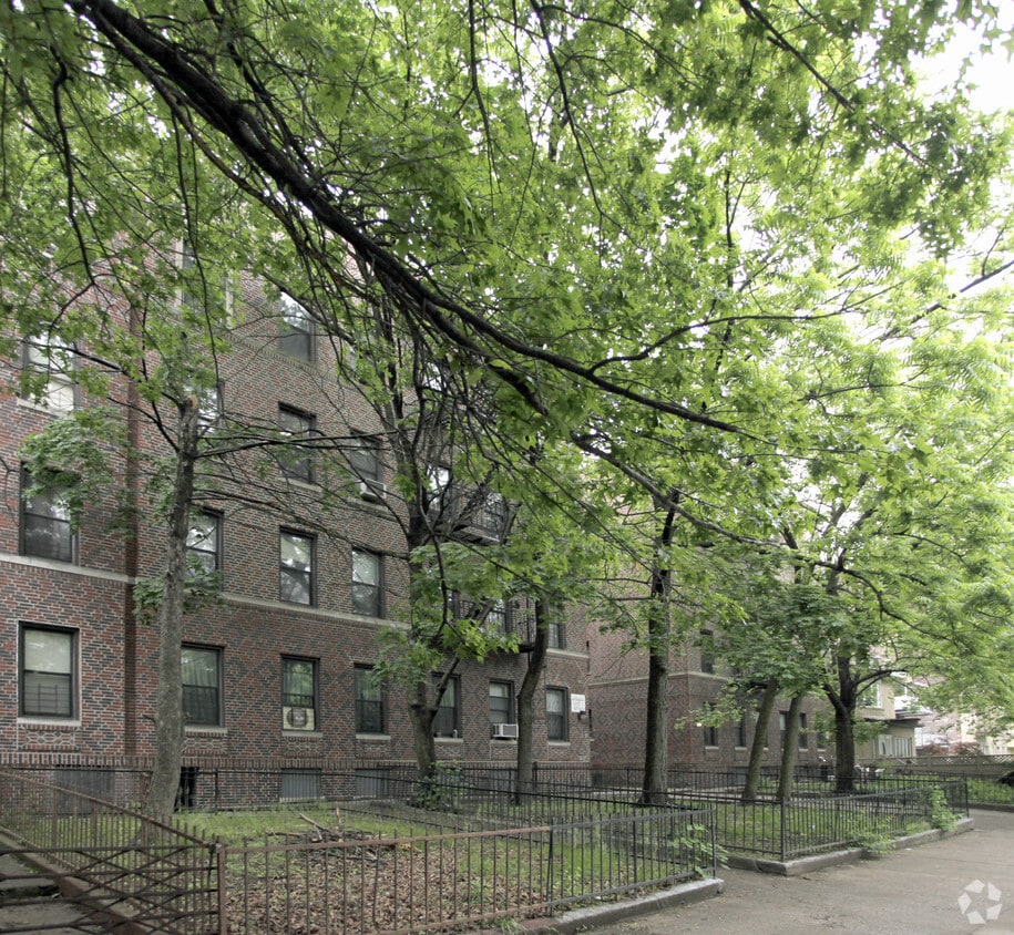 Building Photo - 430 E 8th St