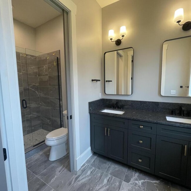 Building Photo - 475 Pisgah Dr