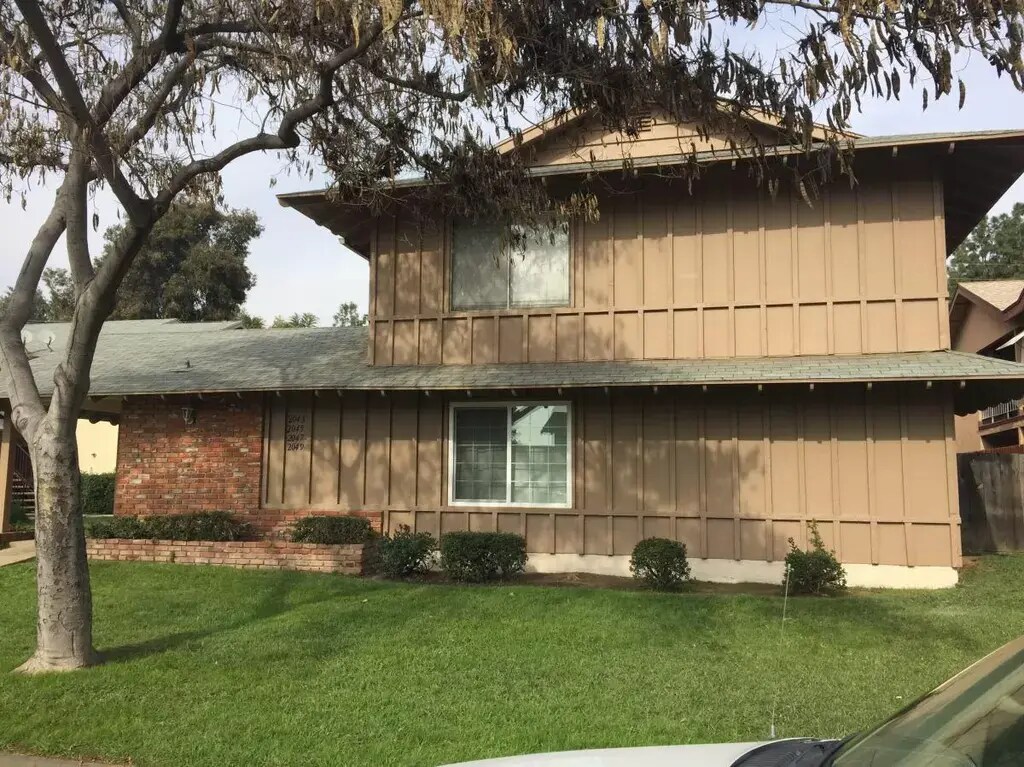 Front of Building - 2047 Evergreen St