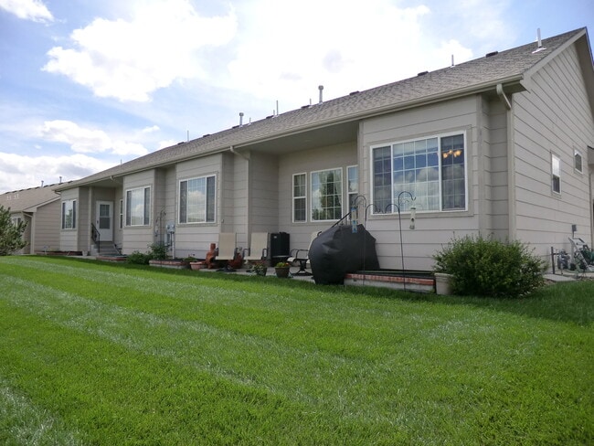 Building Photo - Lovely Duplex in 55+ Community