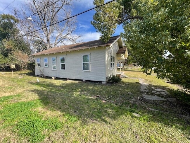 Building Photo - 724 Orange Ave