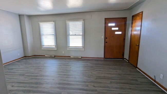 Building Photo - 4505 E Apple Ave