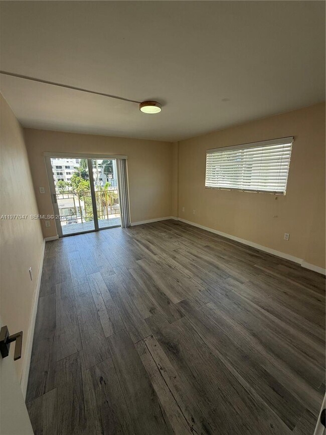 Building Photo - 1340 Lincoln Rd