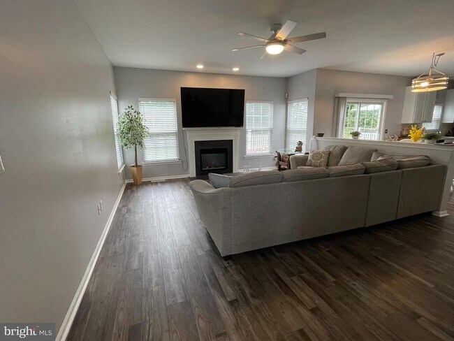 Foto del edificio - 728 Slate Hill Dr