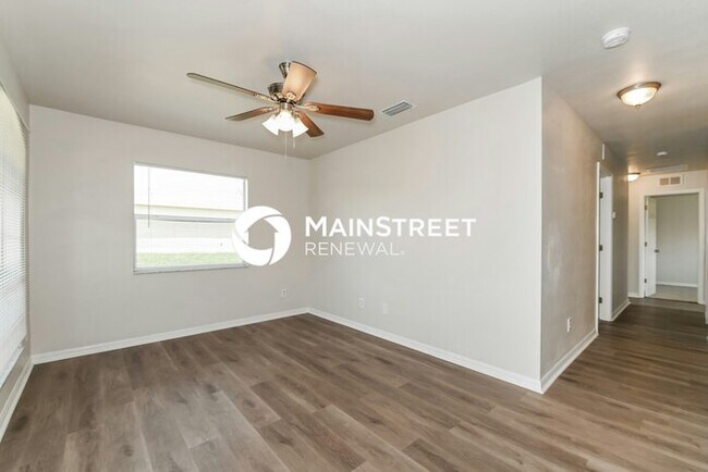 Foto del edificio - 3 Bedroom Pet-Friendly Home in Lehigh Acre...