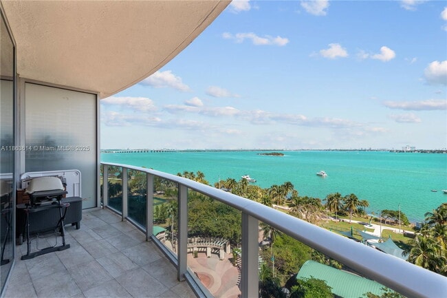 Foto del edificio - 488 NE 18th St