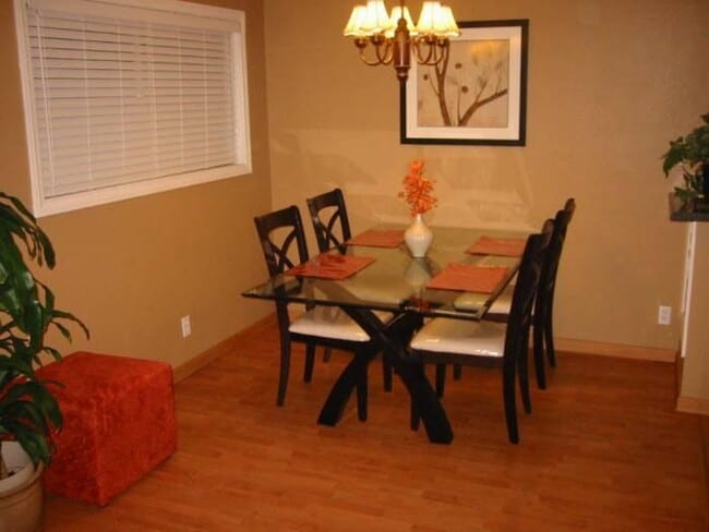 Dining Room - 1430 S Point View St