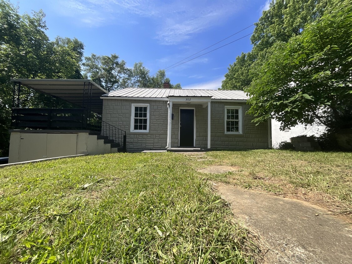 Primary Photo - 302 Hanover Ave NW
