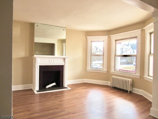 Building Photo - 98 Westervelt Ave
