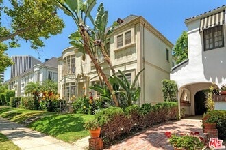 Building Photo - 9945 Robbins Dr