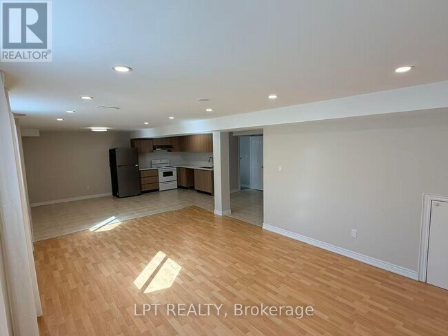 Building Photo - 50 Royal Gala Crescent